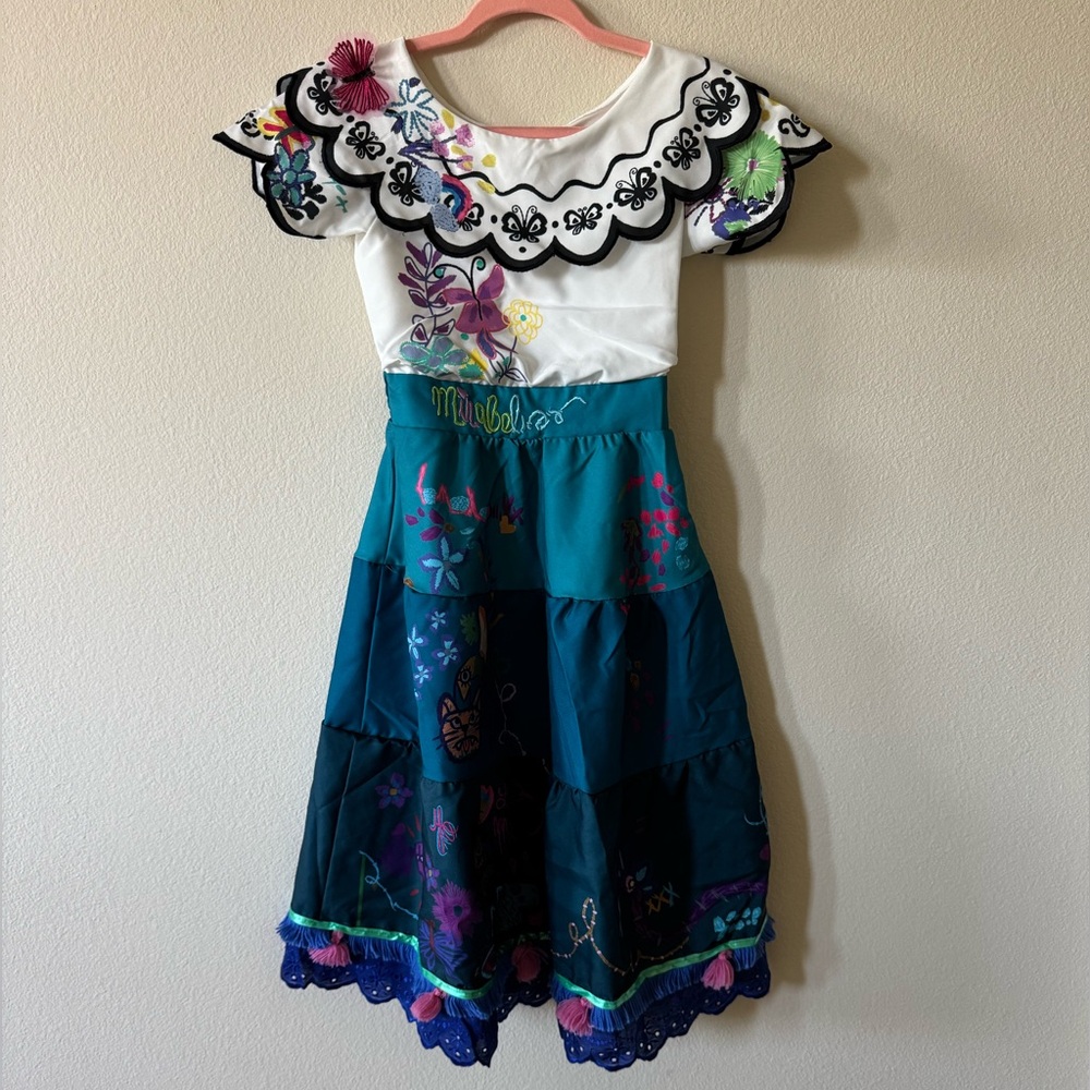 EUC DISNEY Encanto Mirabel Costume girls size 7/8